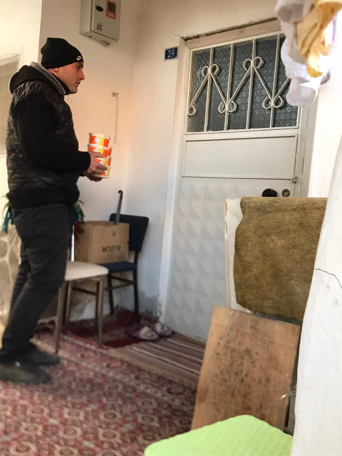  MAHALLESİNDEKİ İHTİYAÇ SAHİPLERİNİ YALNIZ BIRAKMADI
