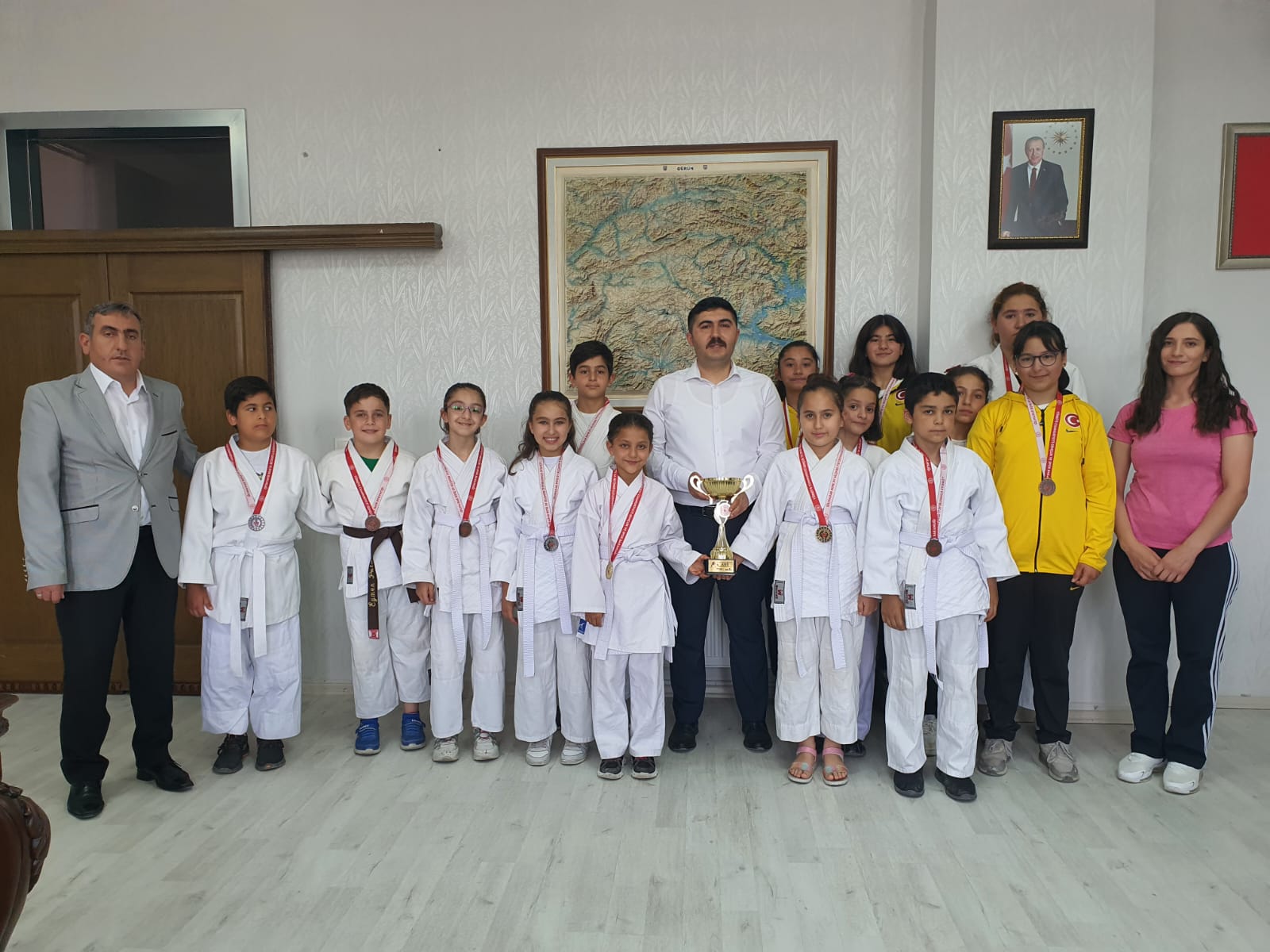 JUDO TAKIMINDA DERECEYE GİRENLERE ÖDÜL 