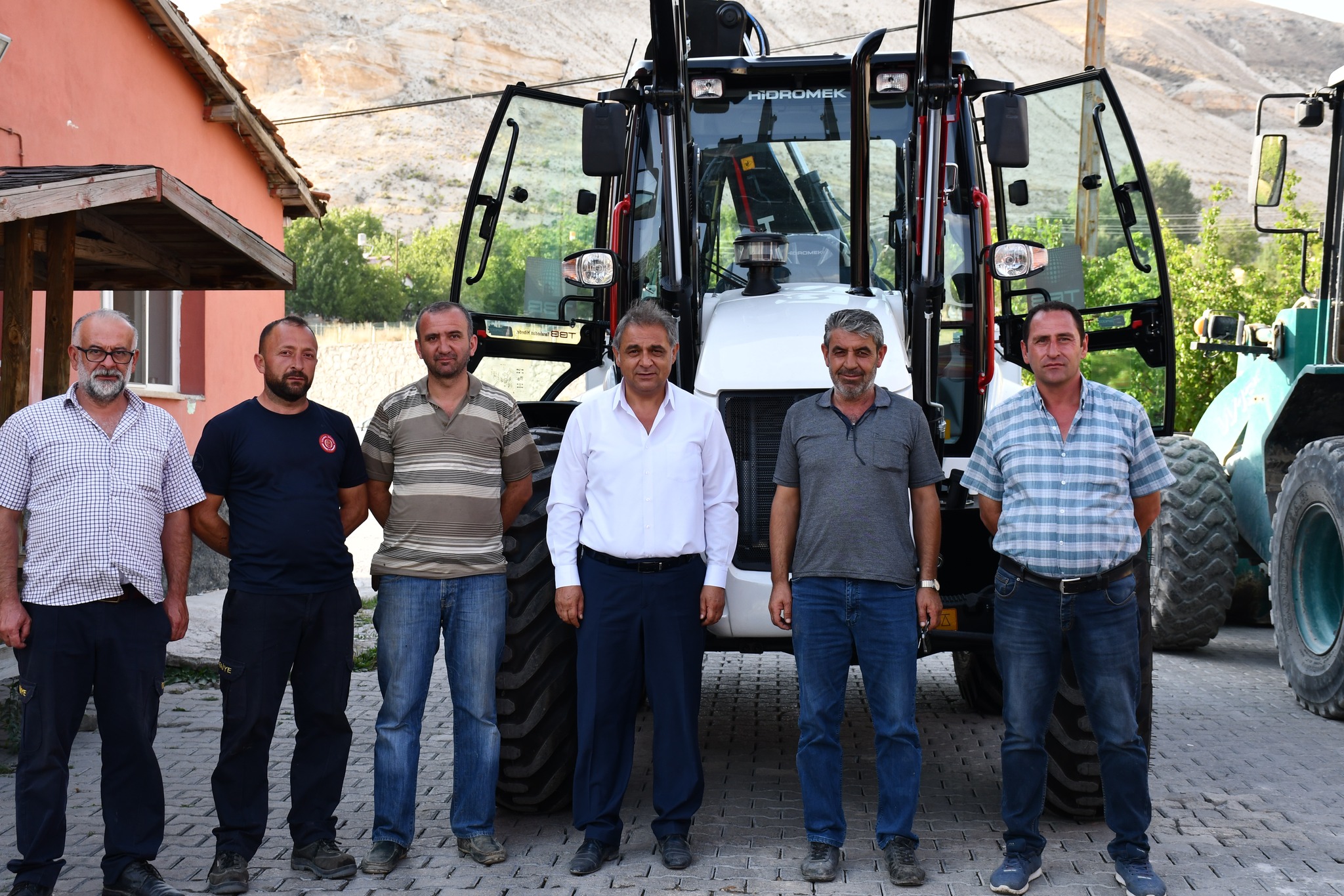 BOYRAZ’DAN İLÇESİNE BİR DESTEK DAHA