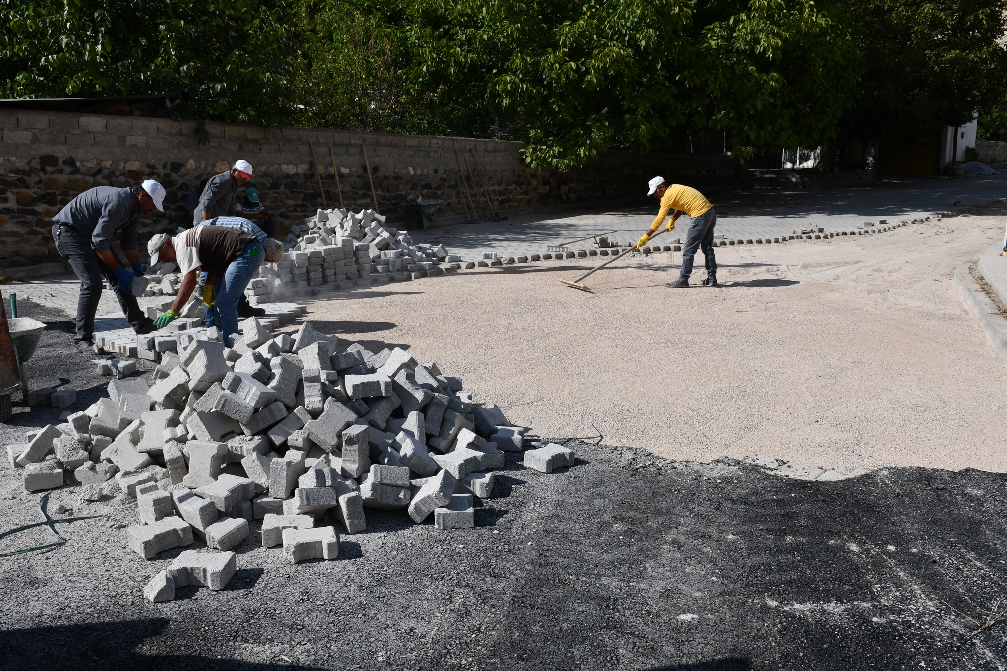 ALTI SOKAĞA 7 BİN M² PARKE DÖŞENDİ