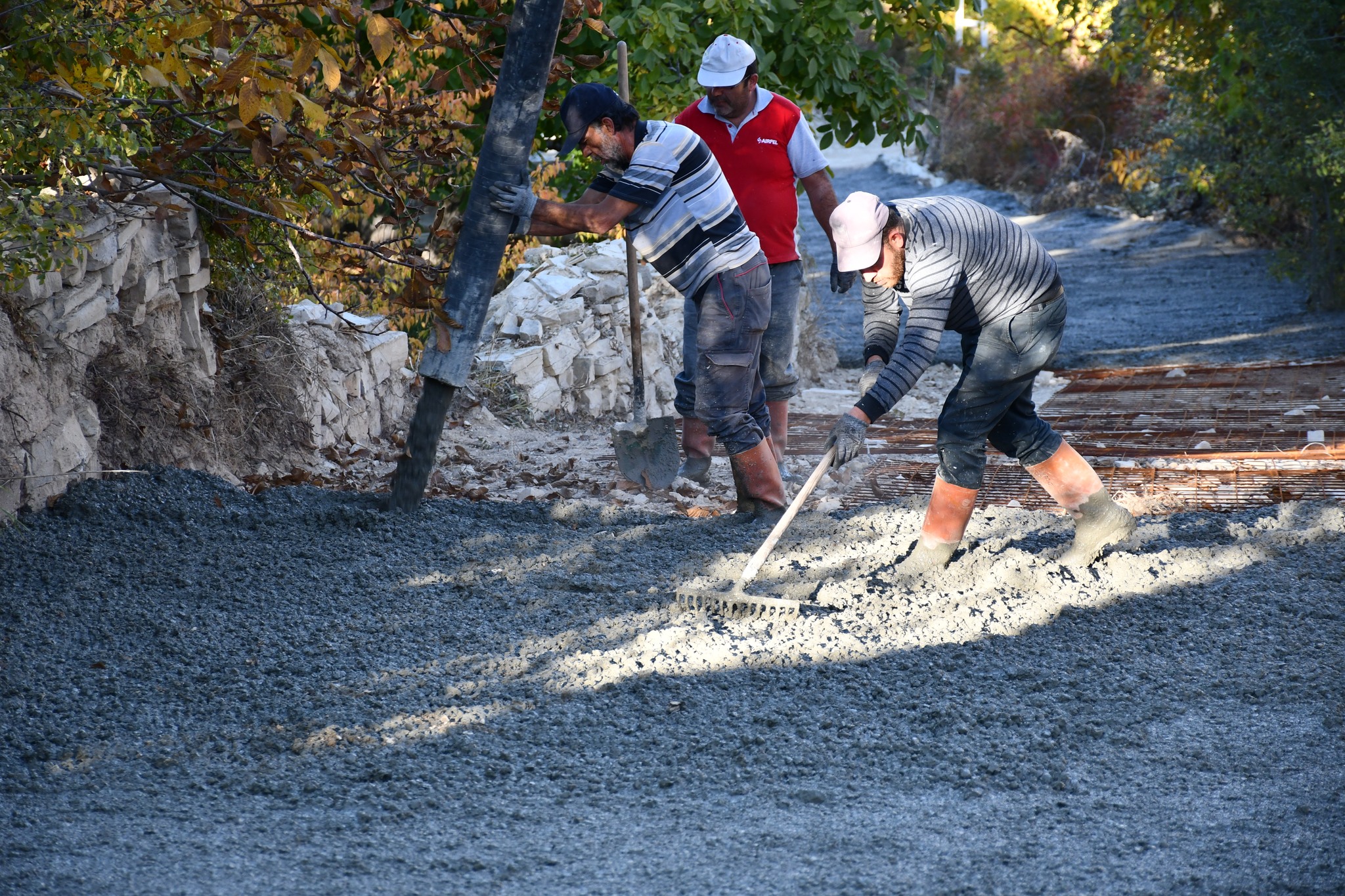  SU DEPOSU SOKAĞA BETON YOL