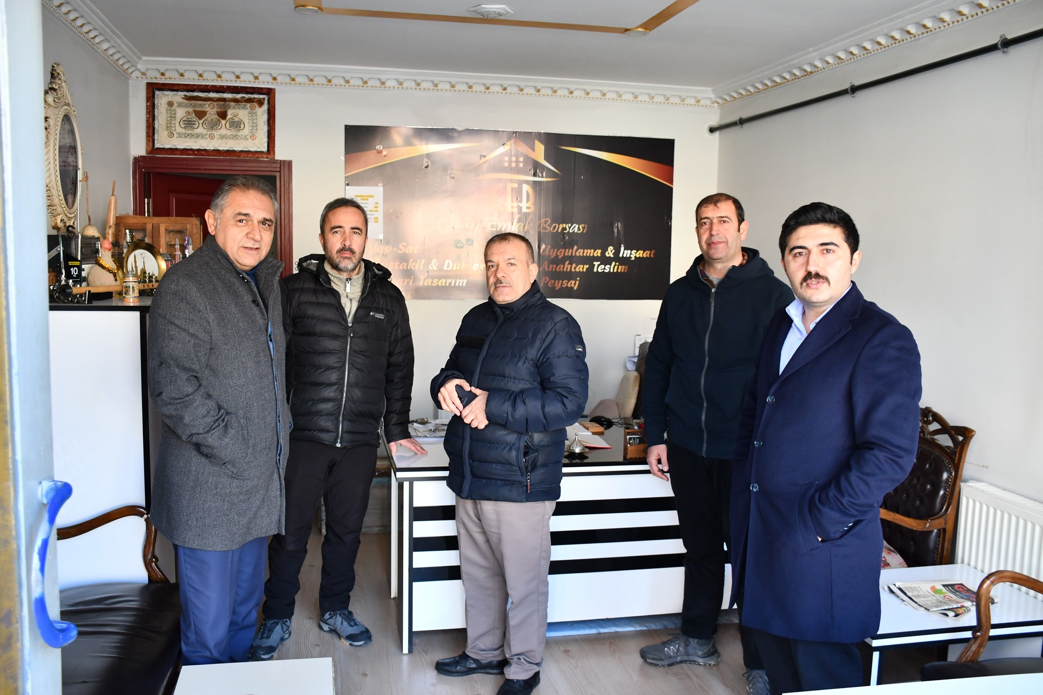  KAYMAKAM YAZICI VE BAŞKAN ÇİFTÇİ DEPREMZEDELERİ ZİYARET ETTİ