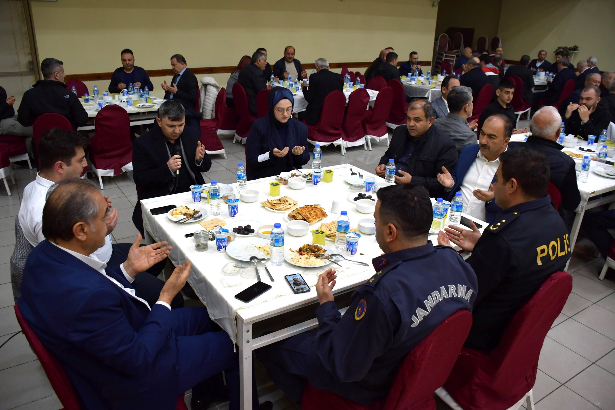 PROTOKOL İFTAR YEMEĞİNDE BULUŞTU  