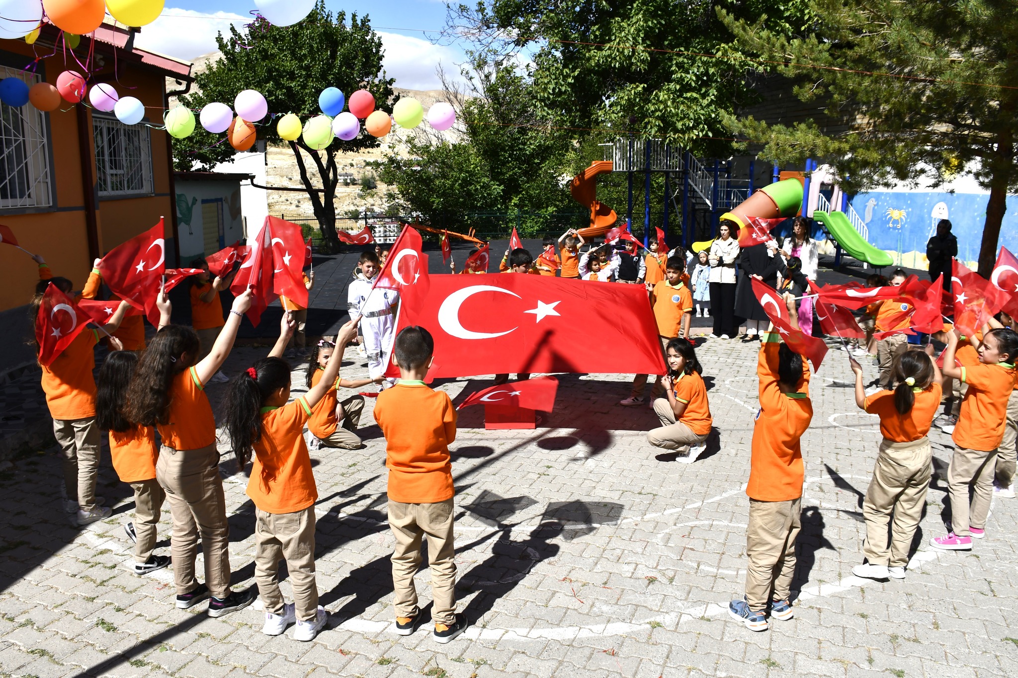 2025 - 2026 İLKÖĞRETİM HAFTASI GÜRÜN’DE KUTLANDI 