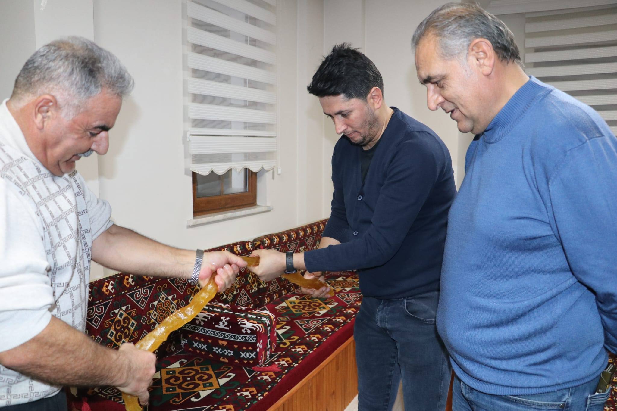 GÜRÜN’DE GELENEKSEL KIŞ YARISI ETKİNLİĞİ COŞKUYLA YAŞATILDI