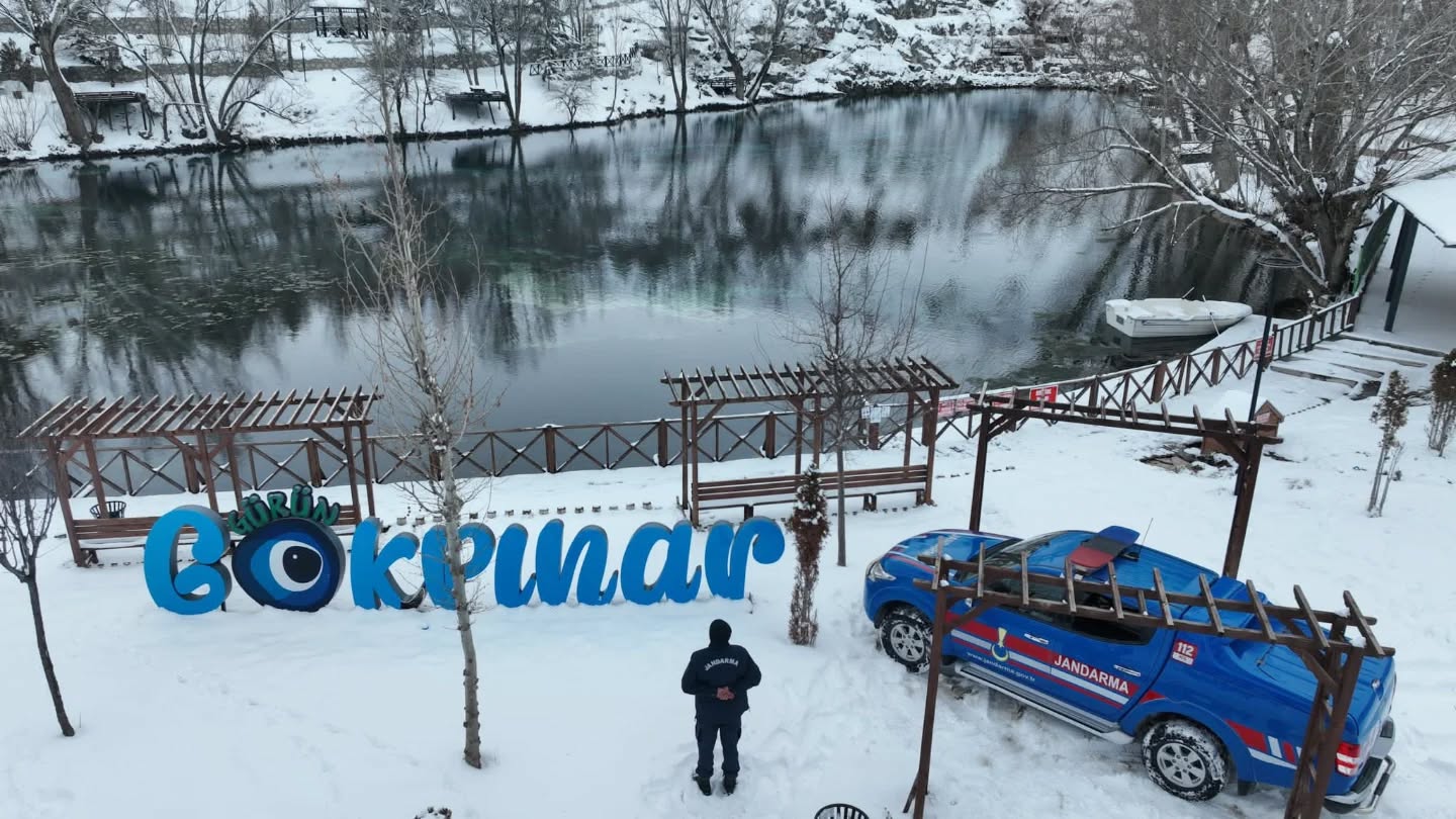 Kışın Sessizliğinde Vatan Nöbeti: Jandarma Kara Kışta Görev Başında