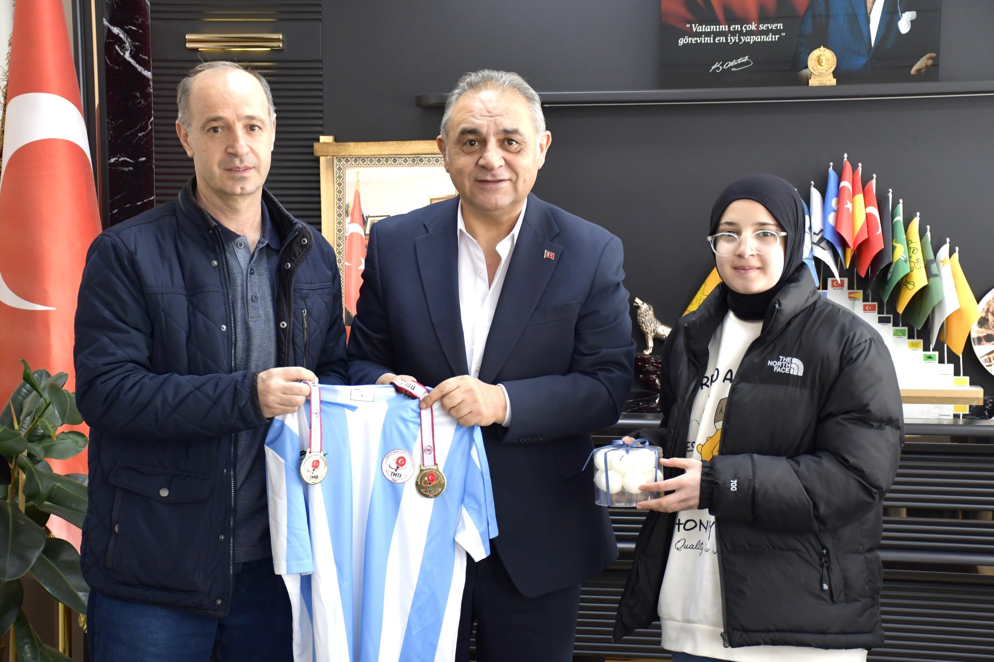 Para Masa Tenisi Türkiye Birincisi Kerimoğlu’ndan Başkan Çiftçi ’ye Ziyaret 