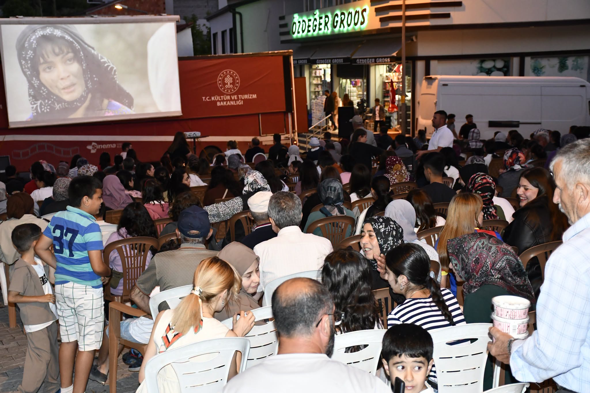 Gezen Sinema Gürünlülere Unutulmaz Bir Yaz Akşamı Yaşattı