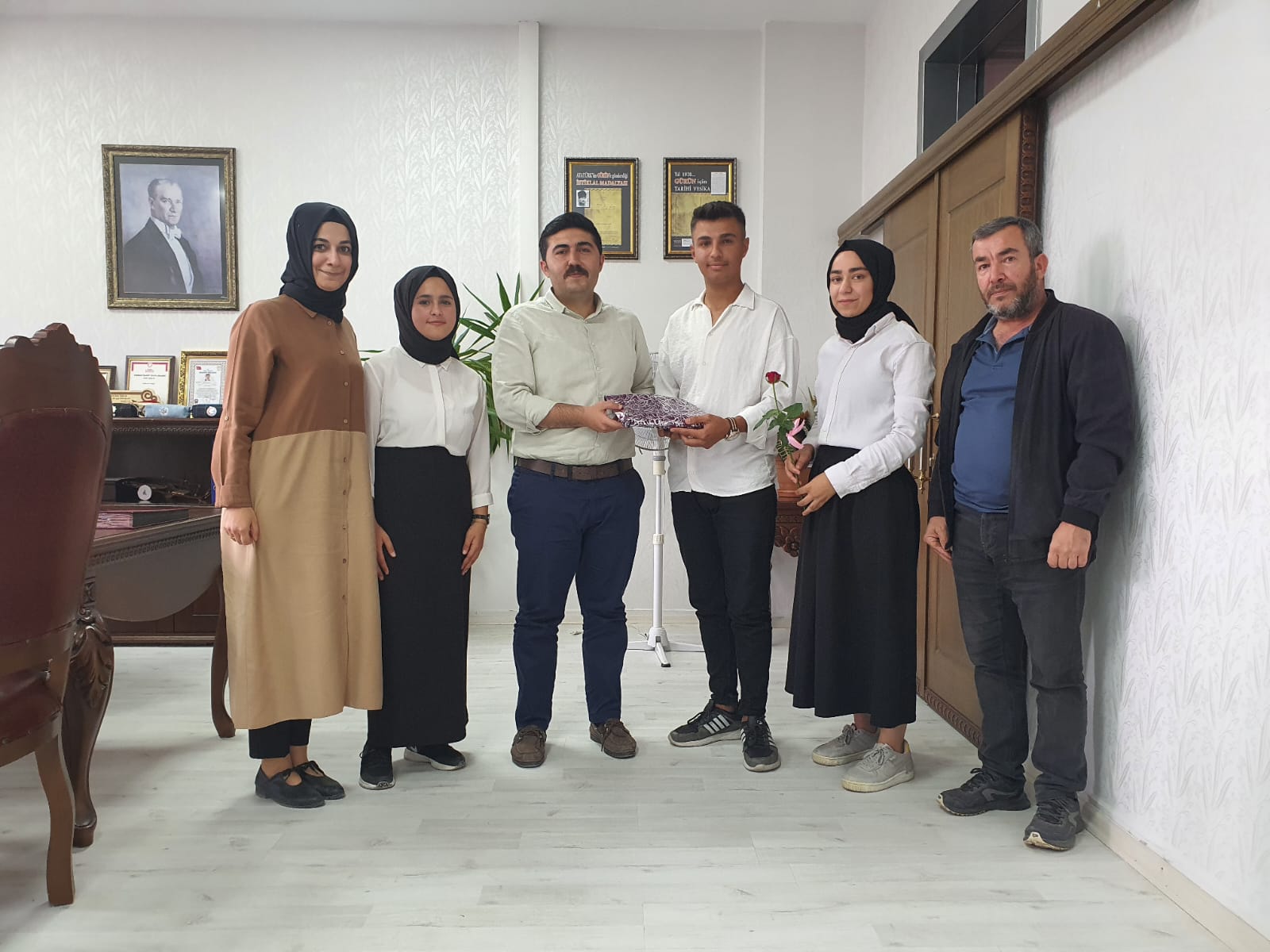 ÖĞRENCİLERDEN KAYMAKAM HALİL YAZICI’YA ZİYARET