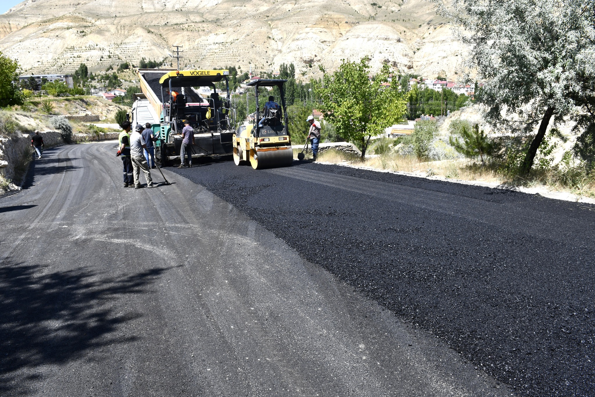 Gürün’de Yenilenen Yollar Modern Görünümüne Kavuşuyor