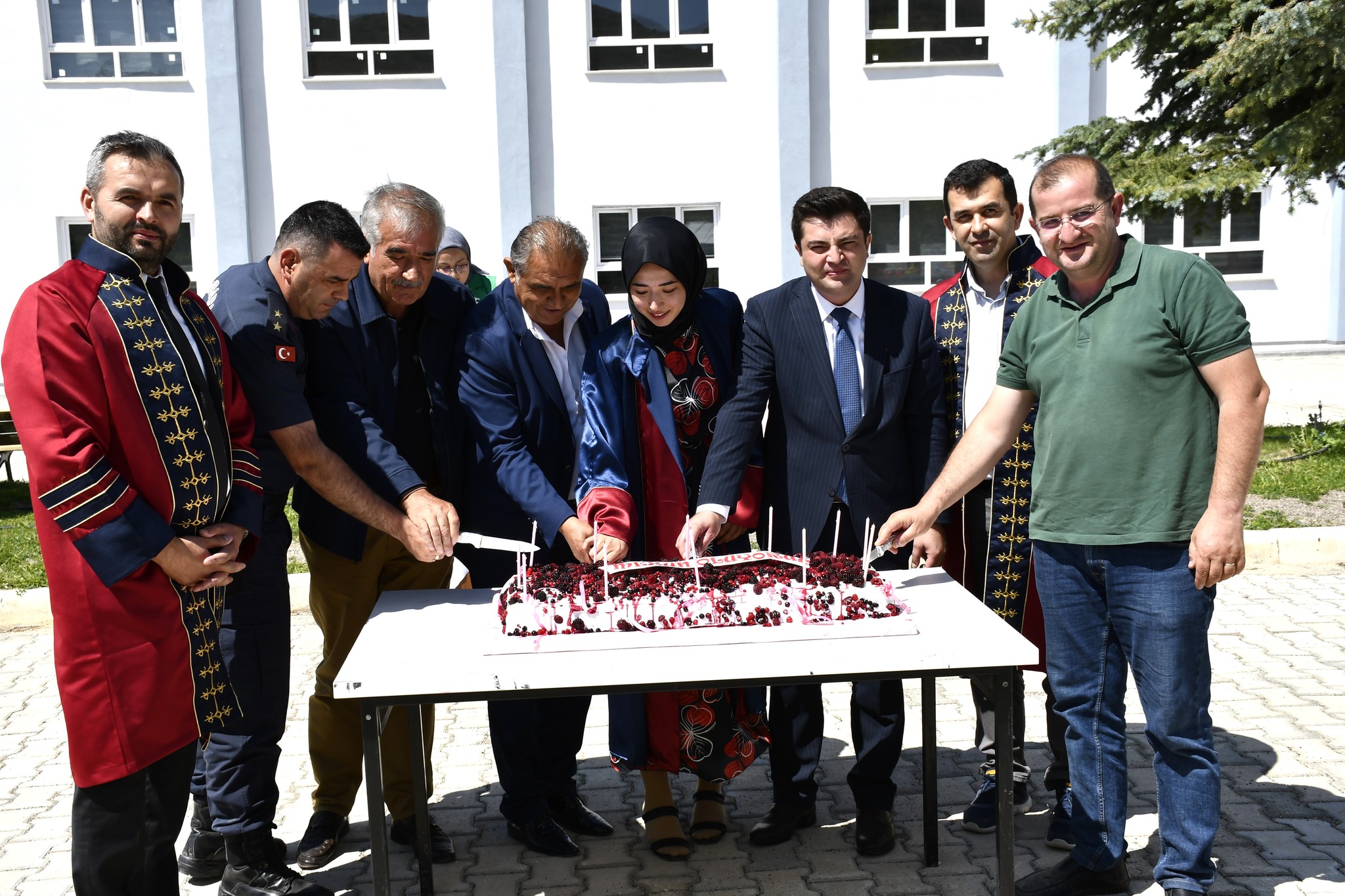 Başkan Çiftçi Öğrencilerin Mezuniyet Sevincine Ortak Oldu