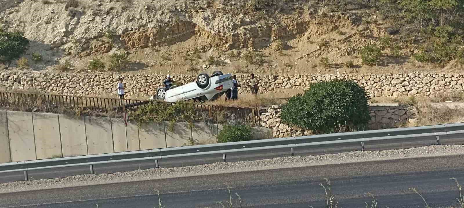 Gürün’de Takla Atan Otomobilin Sürücüsü Yaralandı