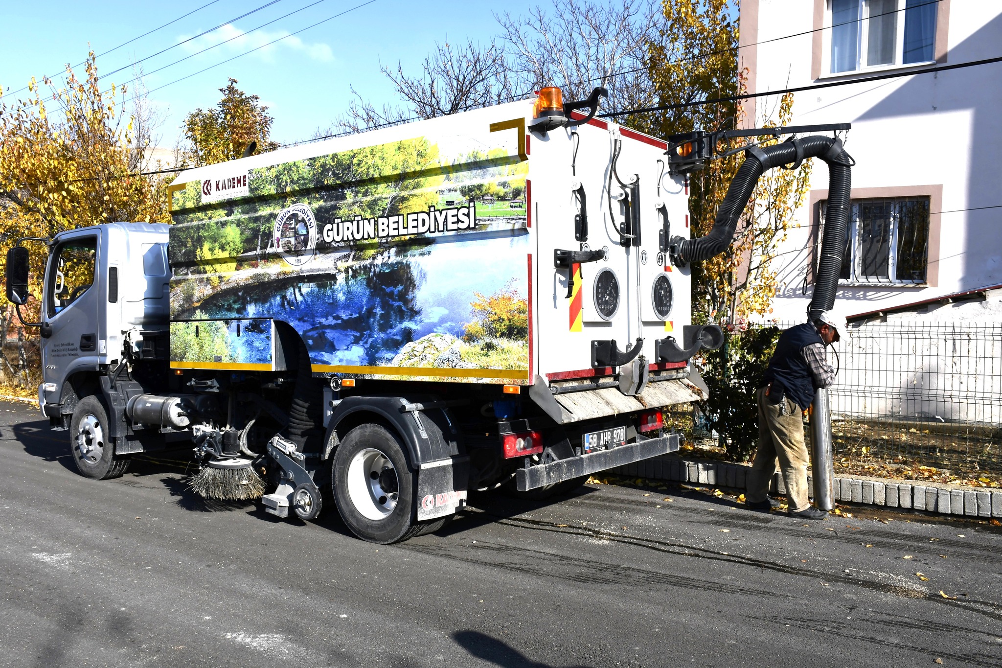 Gürün Belediye Başkanı “Yeni Süpürge Aracımız Gürün’e Hayırlı Olsun”