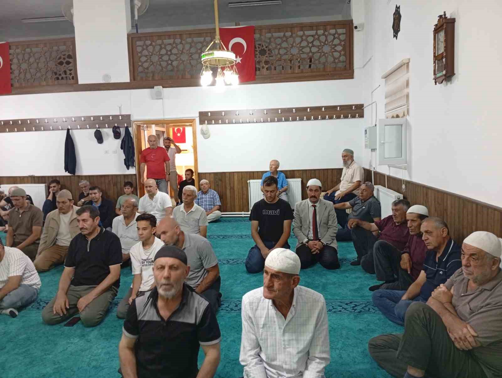 Hayranibaba Camii'nde 'Tövbe ve İstiğfar Buluşmaları' Yoğun İlgi Görüyor