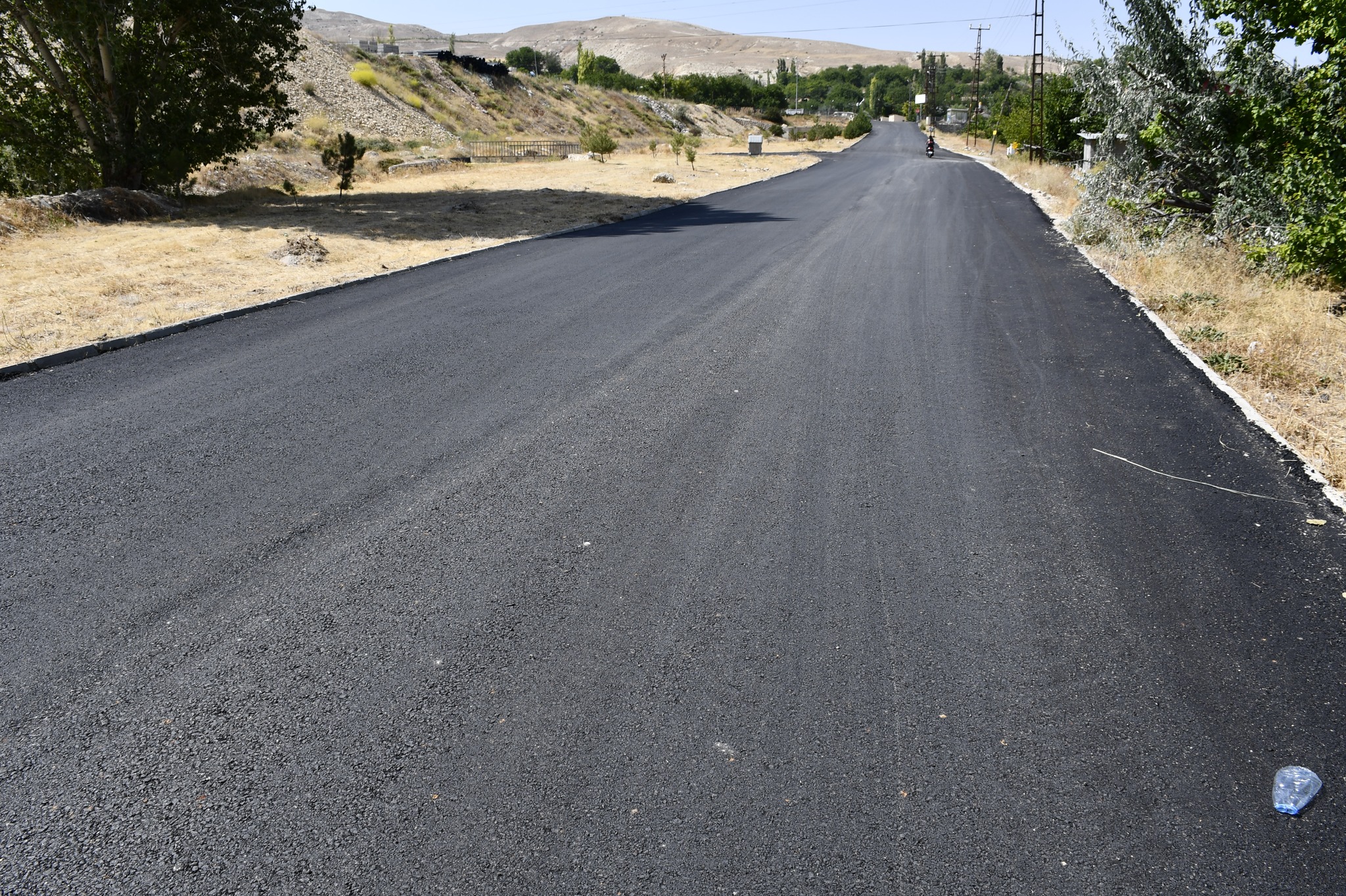 Gürün’de Yeşilyurt ve Burçevi Mahallesi’ne 1200 Ton Asfalt
