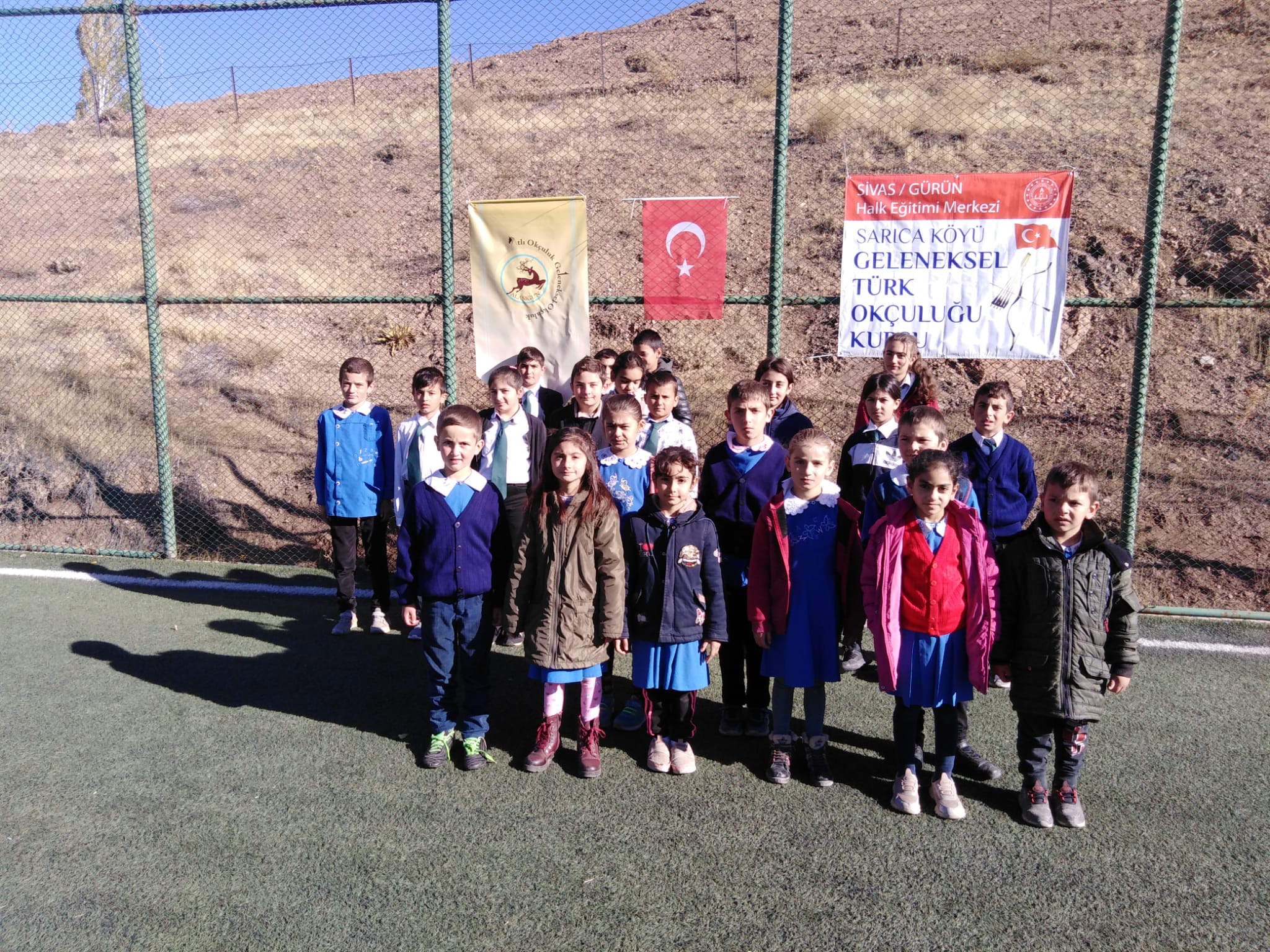 ÇOCUKLARA GELENEKSEL TÜRK OKÇULUĞU KURSU VERİLİYOR