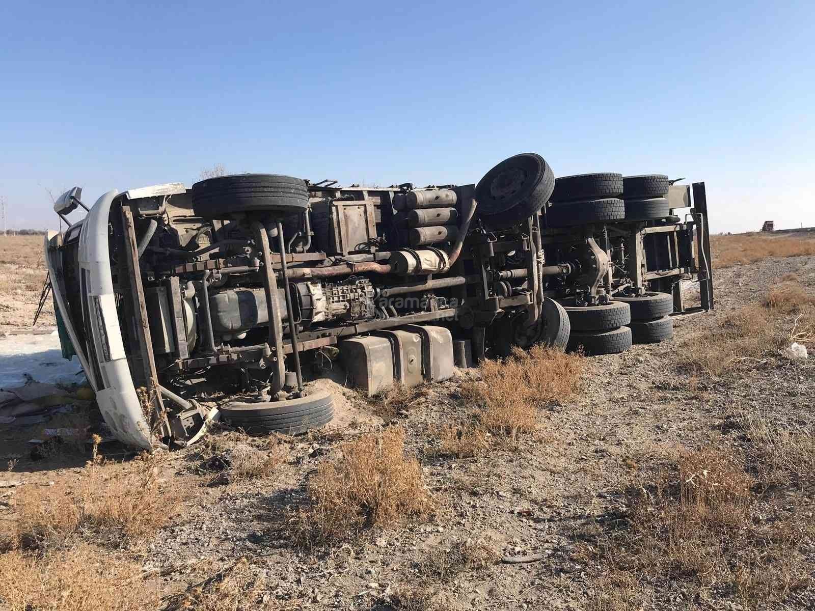 KAMYONUN DEVRİLMESİ SONUCU SÜRÜCÜ YARALANDI