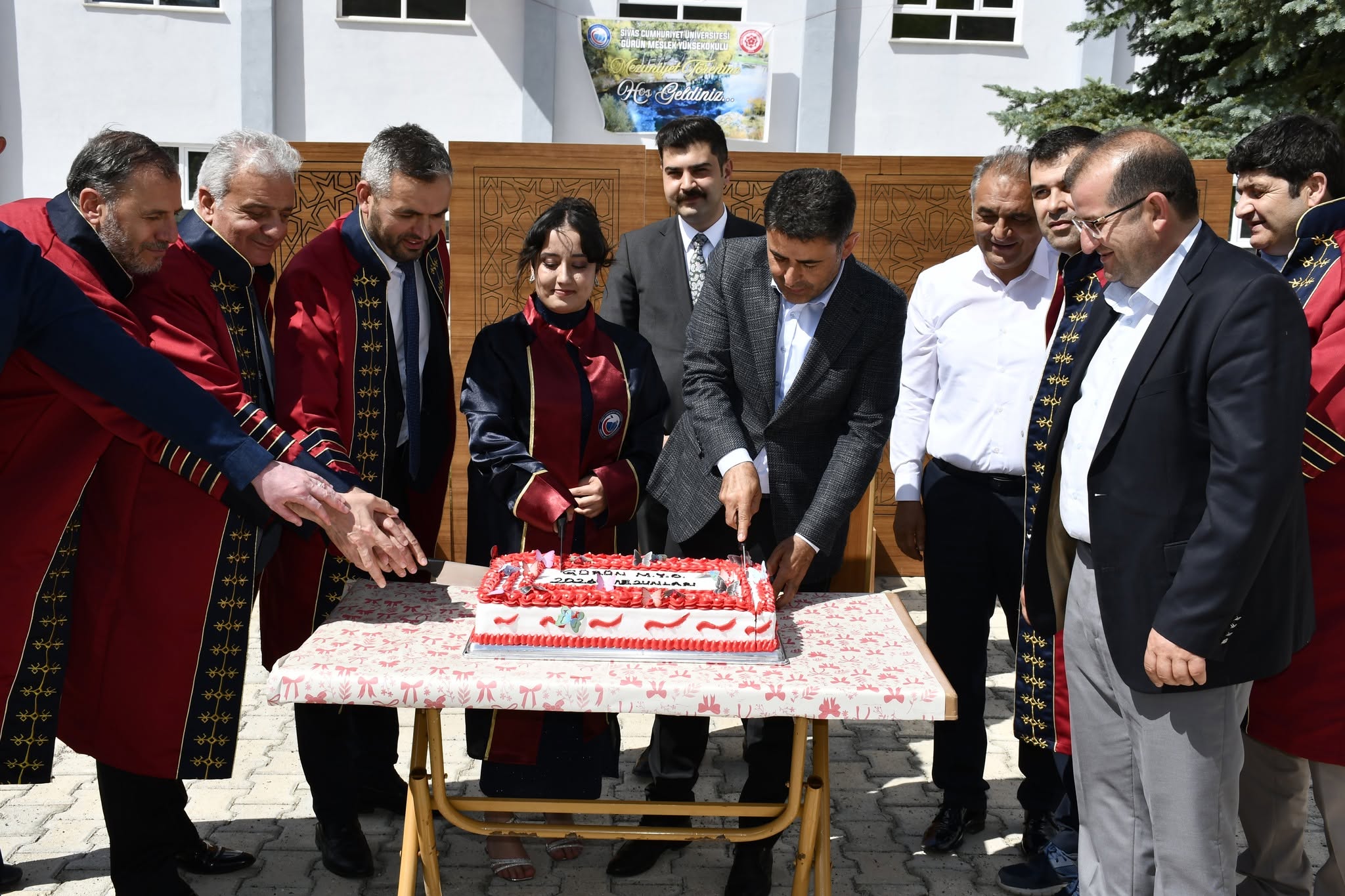 Başkan Çiftçi, Öğrencilerin Mezuniyet Sevincine Ortak Oldu