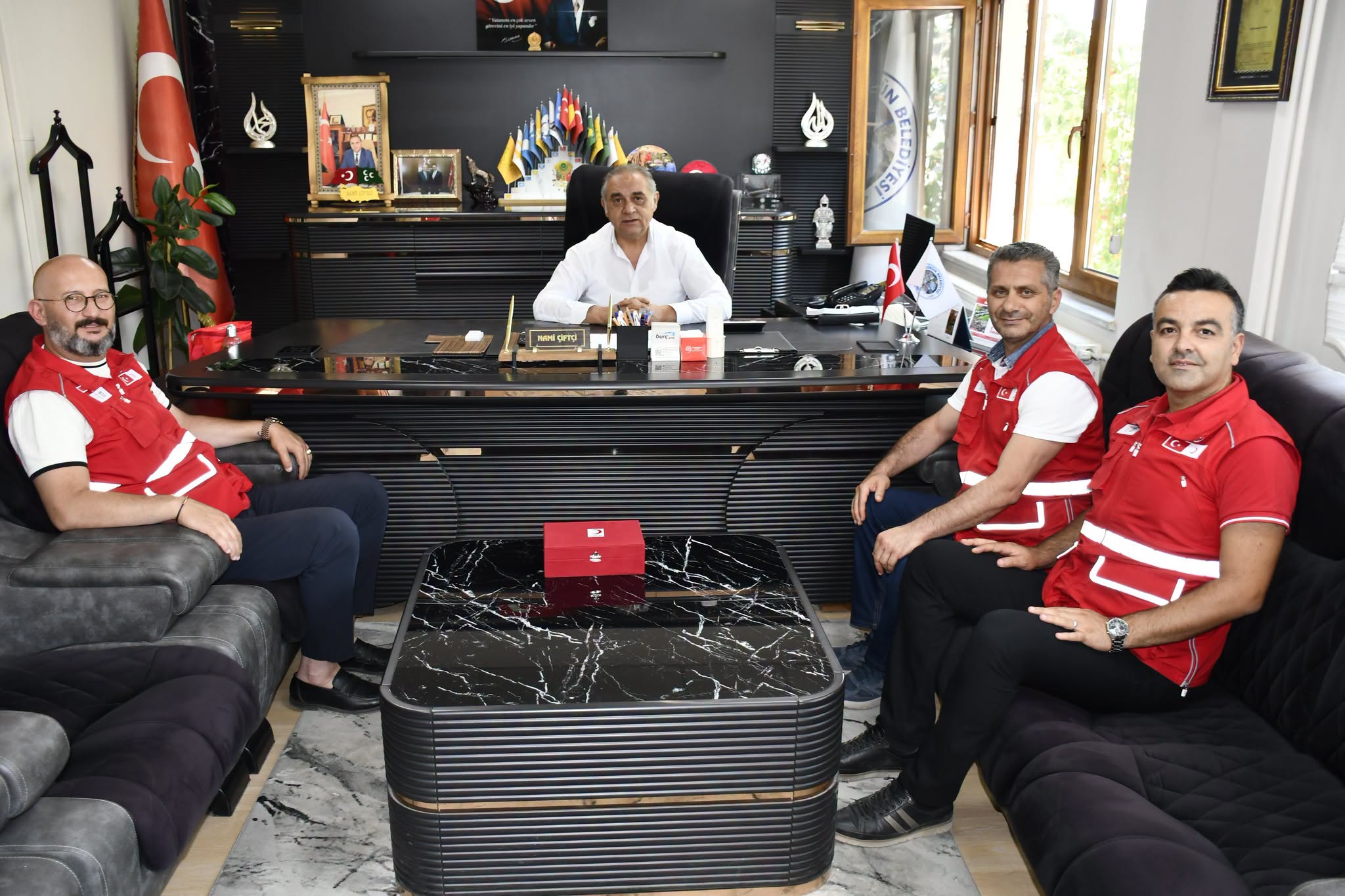 Kızılay Yetkililerinden Belediye Başkanına Ziyaret