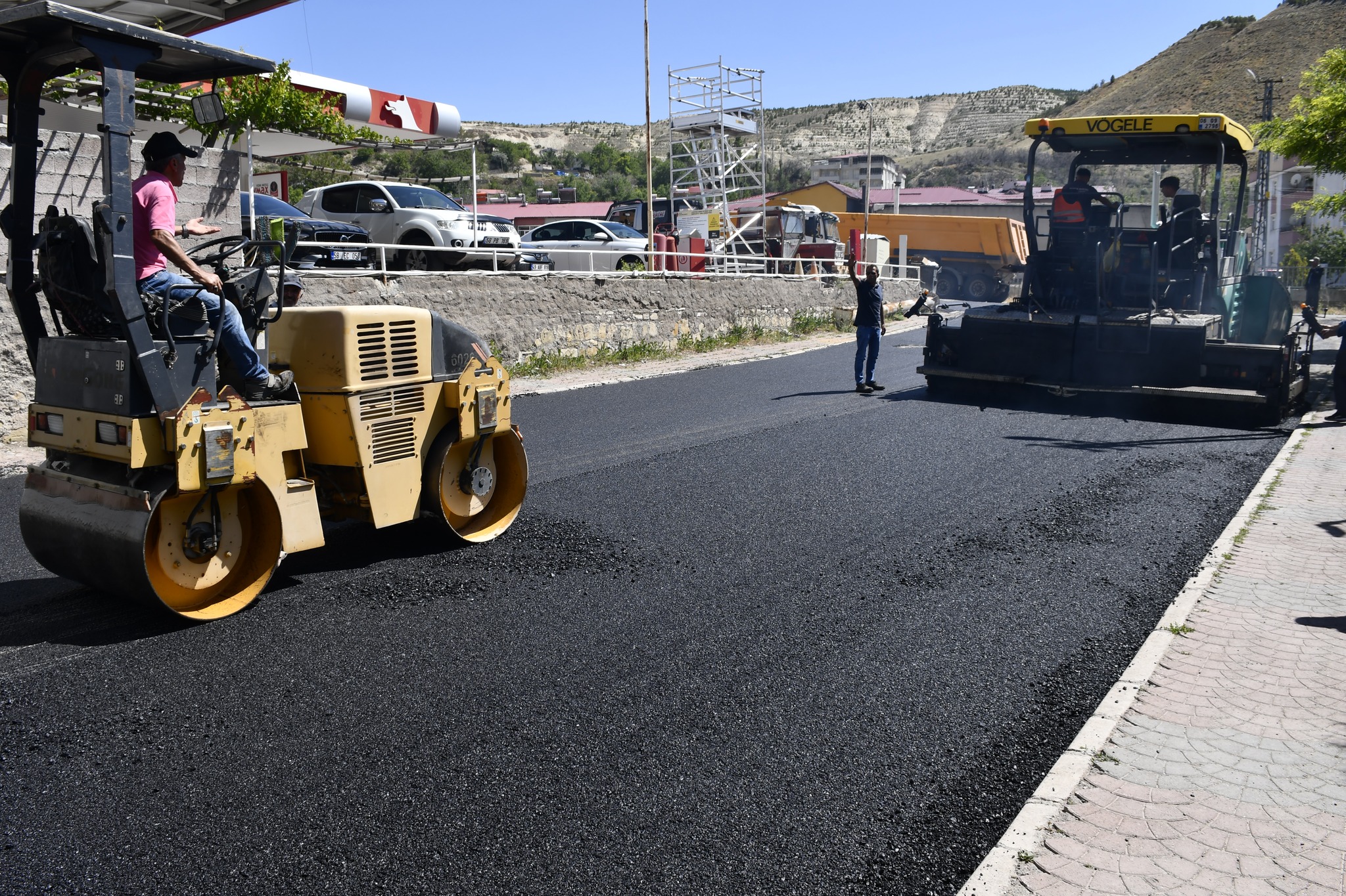 Gürün’de Yol Yapım Çalışmaları Devam Ediyor