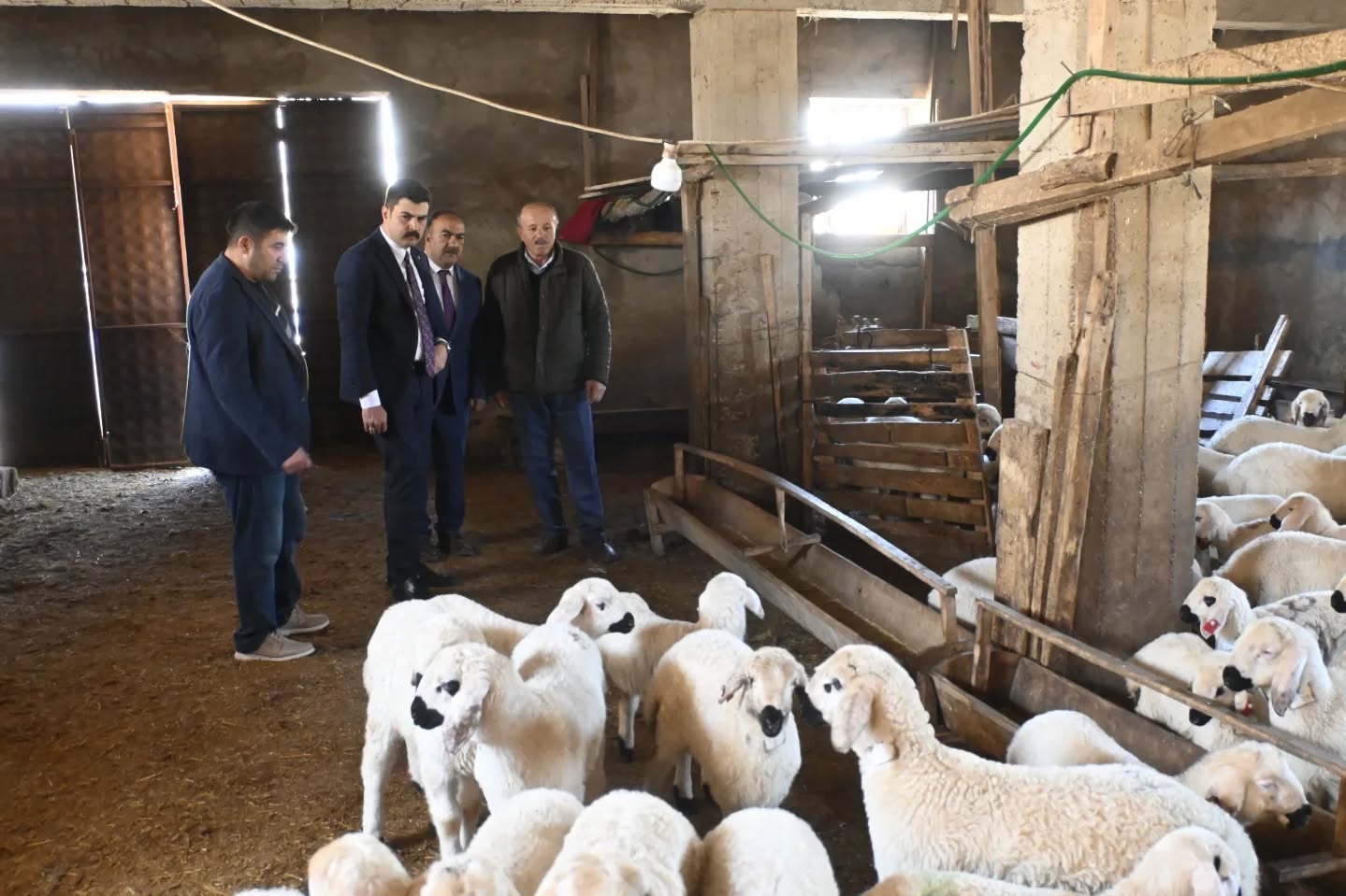 Gürün Kaymakamı Özkan Köylerde Vatandaşla Buluştu