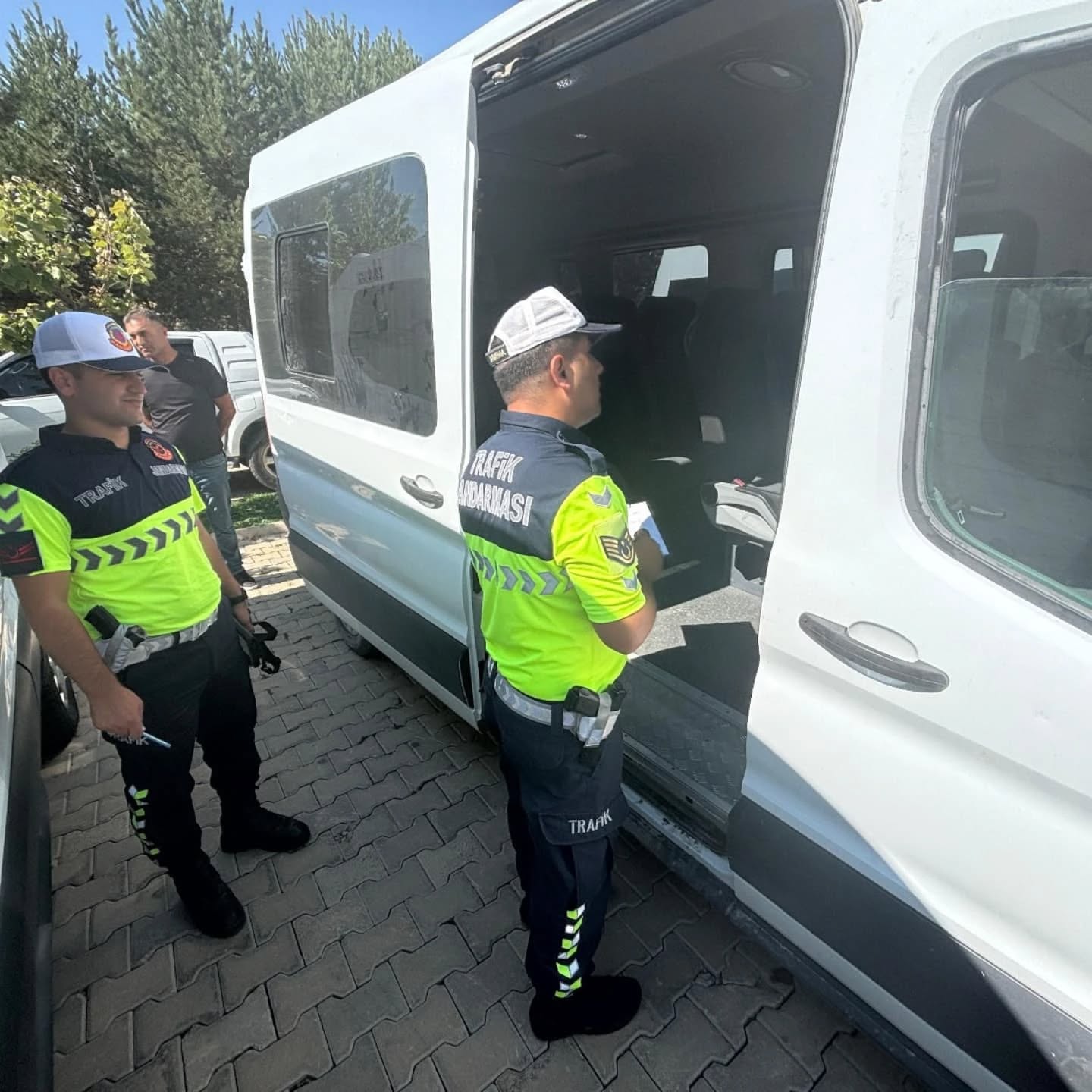 Gürün Kaymakamı Okul Servislerini Denetledi